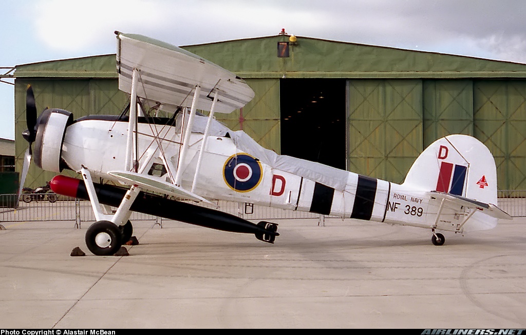 Fairey Swordfish Mk.III con número de Serie NF389 conservados en el Royal Navy Historic Flight en Somerset, Inglaterra
