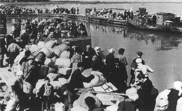 Civiles evacuados en el Lago Ladoga. En total unos 1000.000 personas fueron evacuadas a través de este lago durante el largo asedio
