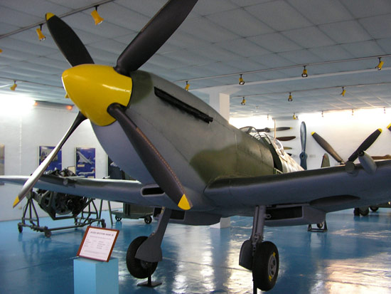 Supermarine Spitfire HF Mk.IXc con número de Serie ML255 conservado en el Museu do Ar en Alveca, Portugal