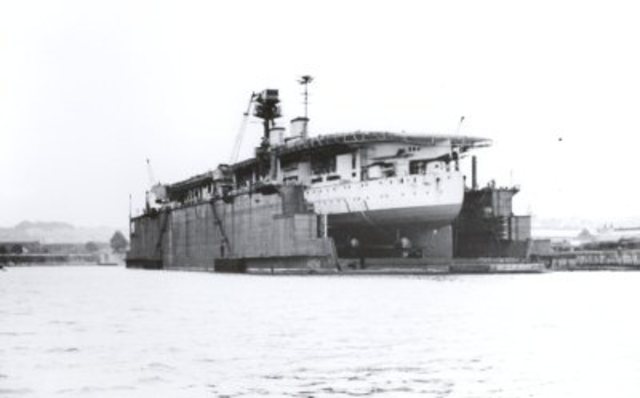 1934 el Eagle en dique seco flotante para reparaciones
