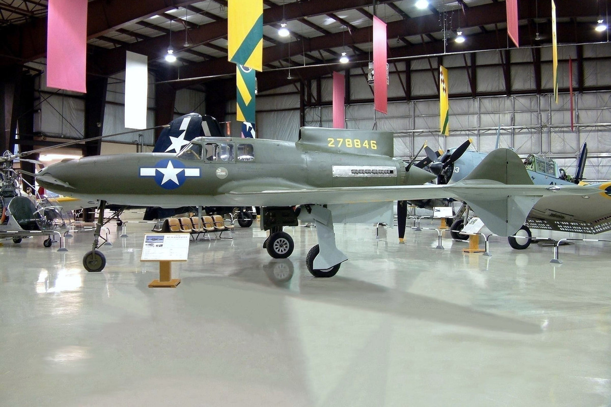 Curtiss-Wright XP-55 Ascender Curtiss-Wright CW-24 conservado en el Air Zoo Museum