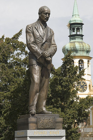 Estatua de Edvard Beneš en la Plaza Loretánské de Hradčany