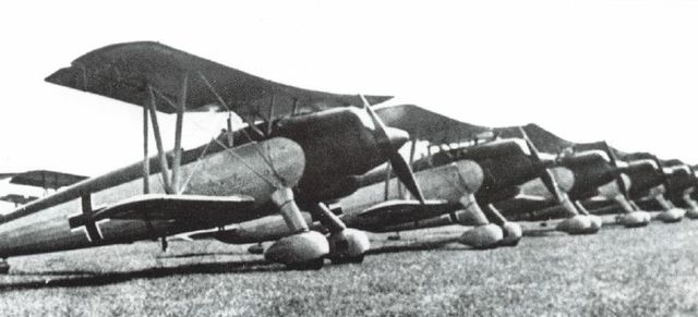 Escuadrilla de biplanos Arado Ar 68, en formación antes del comienzo de la guerra. En 1938, estos biplanos fueron declarados obsoletos