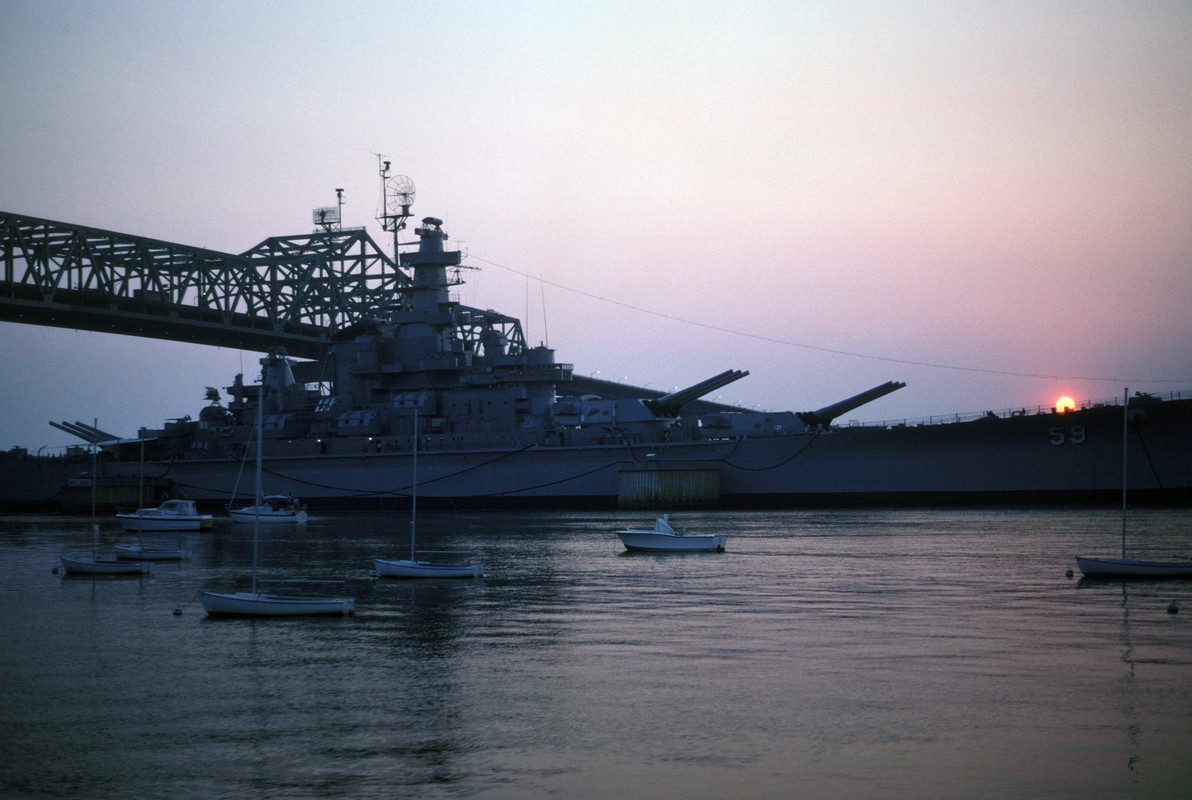 USS Massachusetts BB 59 conservado en El acorazado Cove, Fall River, Massachusetts, EE.UU.
