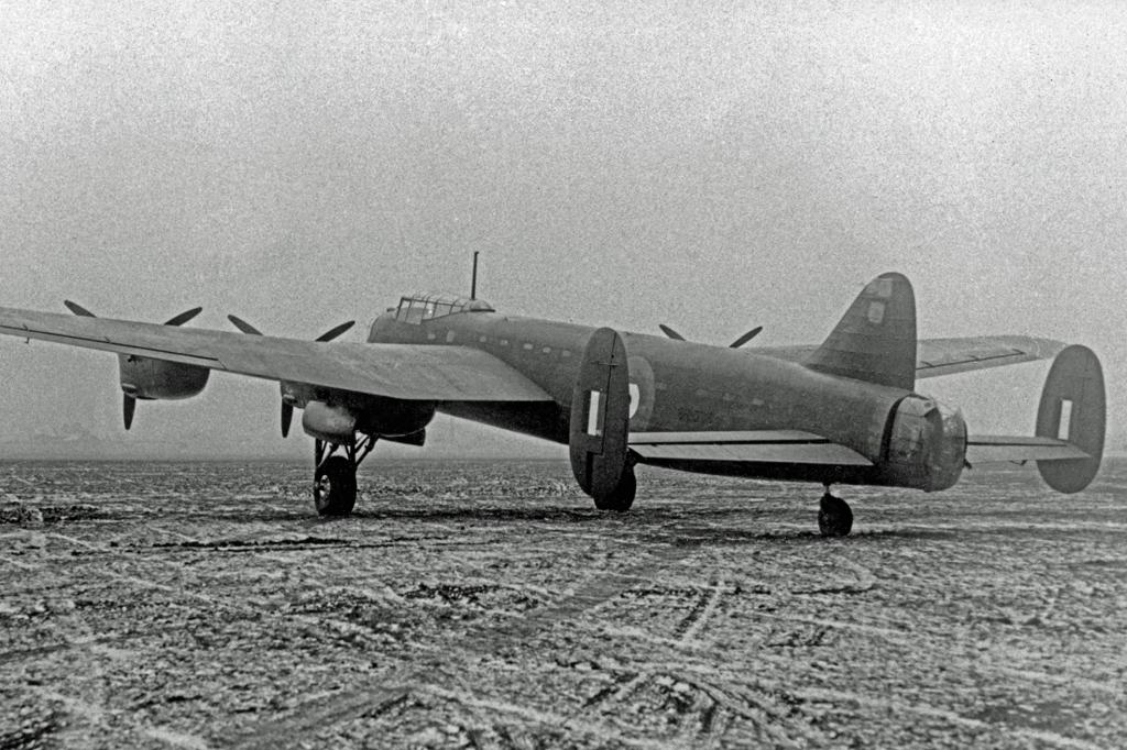 El prototipo voló por primera vez el 9 de enero de 1941, pasando a finales de mes al Aircraft and Armament Experimental Establishment para someterlo a pruebas intensivas. El segundo prototipo, con algunas modificaciones y que ya incluía el Merlin XX, voló el 13 de Mayo, hasta que ese mismo Septiembre pasó al Escuadrón 44 del Mando de Bombarderos para la evaluación y entrenamiento de tripulaciones