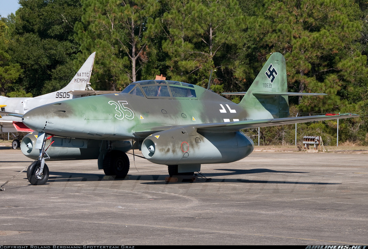 Messerschmitt Me 262B-1a Schwalbe con número de Serie 110639 conservado en el Naval Air Station Joint Reserve Base Willow Grove en Willow Grove, Pennsylvania, EE.UU.
