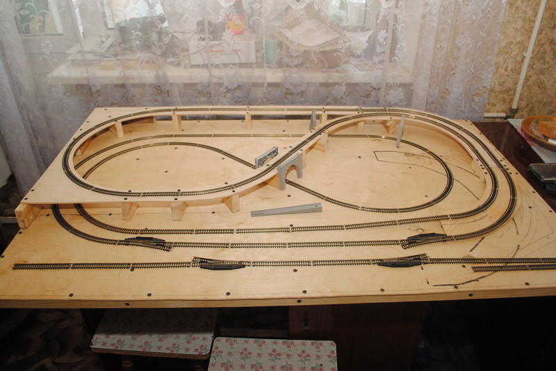 Поворотный рельсовый круг. Модели железных дорог 1:160 Piko. Макет железной дороги Пико. Макет железной дороги Piko. Рельсы из фанеры.